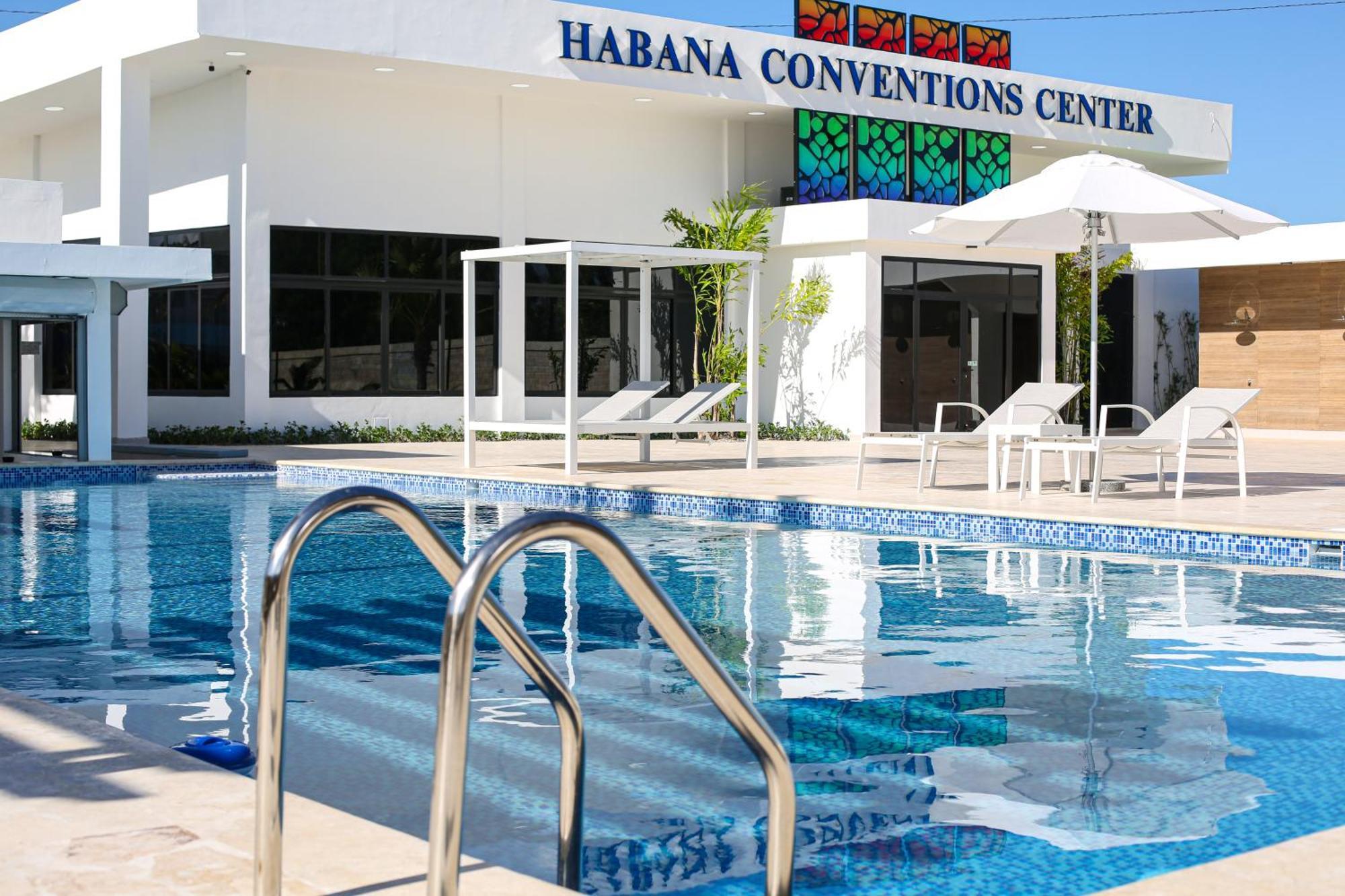 Habana Hotel Y Restaurante Higüey Buitenkant foto